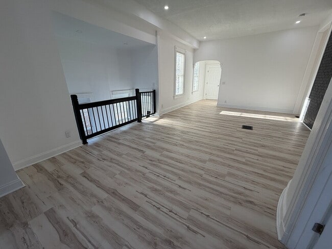 Photo - Newly Renovated 2-Bedroom with Soaring Ceilings & Bonus Reading Nook Unidad B