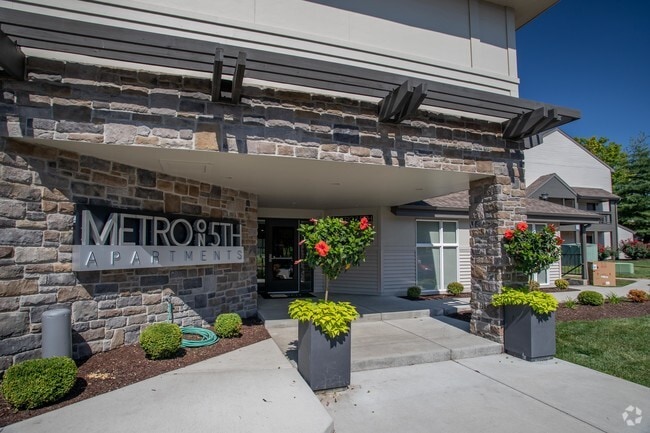 Photo - Metro on 5th