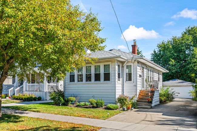 Building Photo - 133 S Vail Ave