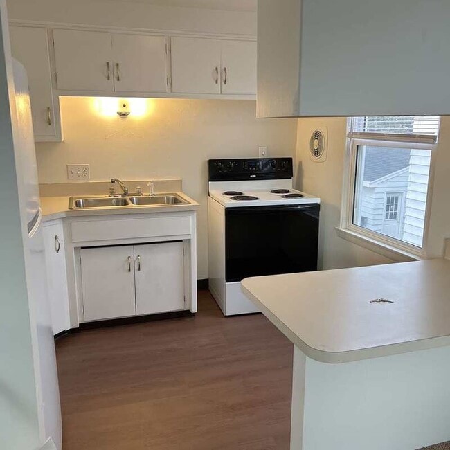 Photo - 1095 Gillingham Rd