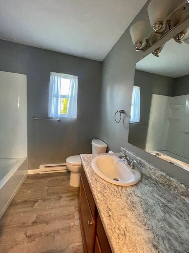 Photo - ASHLAND - NICE + Quiet 2 Bedroom Available Unidad 1412