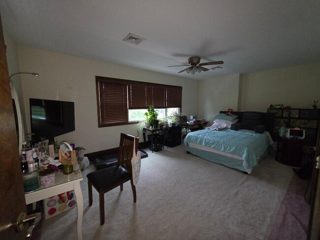 453 Whiton Rd