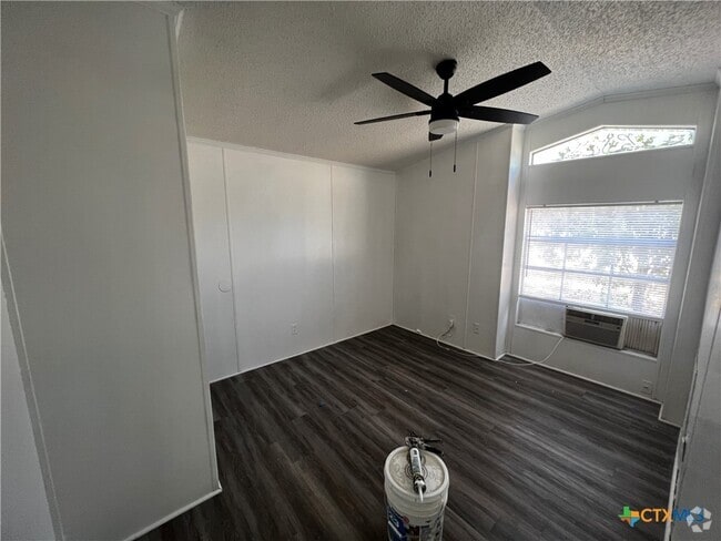 Building Photo - 1405 Harris Hill Rd Rental