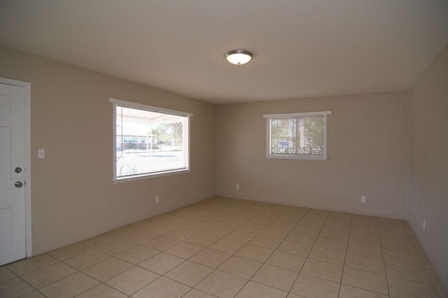 Photo - Charming 2 Bedroom 1 Bath Home! Close to the UofA!