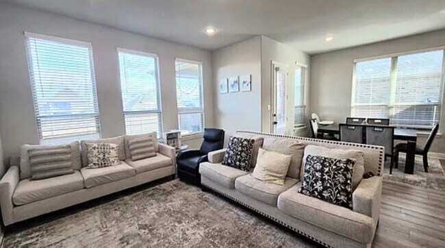 Photo - 2719 Lazy Pne Ln