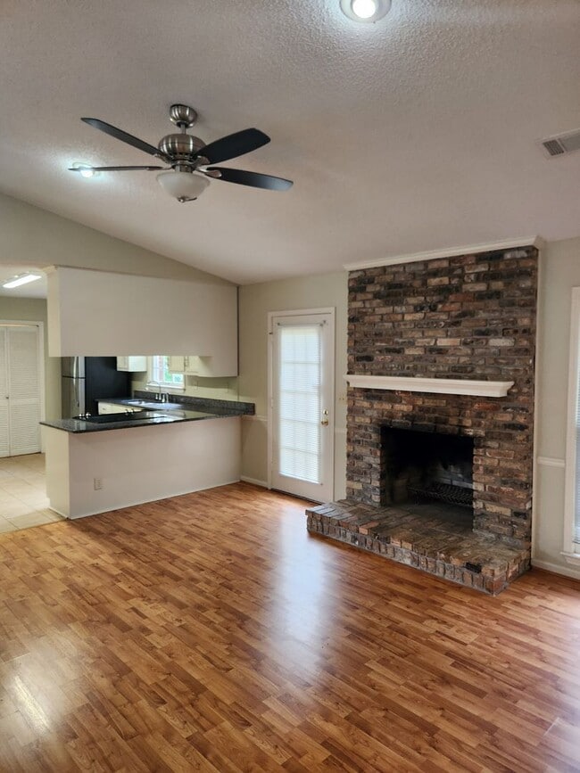Photo - 1706 37th NE St