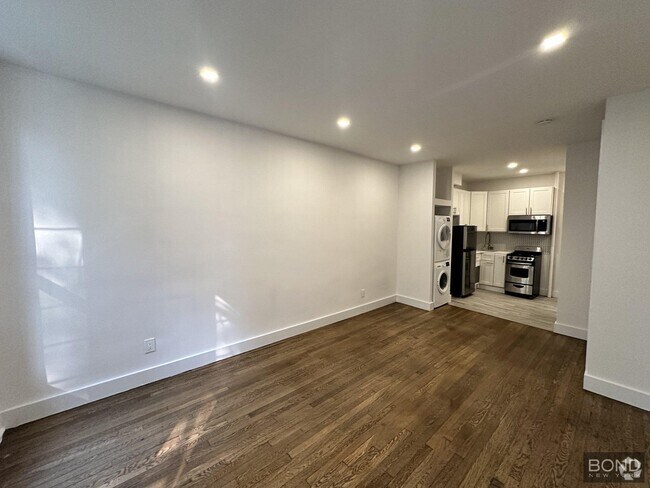 Building Photo - 156 E 85th St Unit 2B Rental