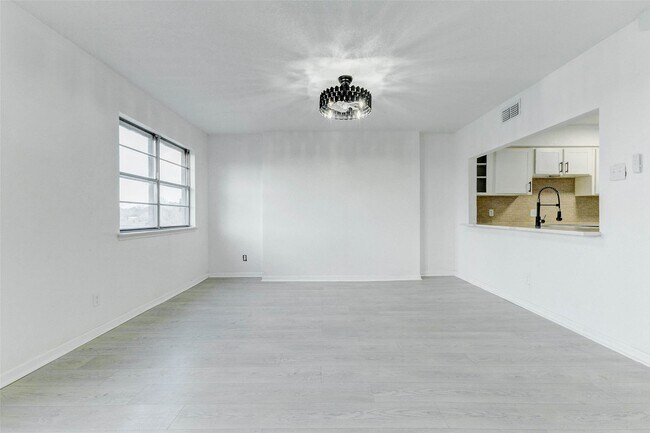 Photo - 2135 Casa Rio Cir