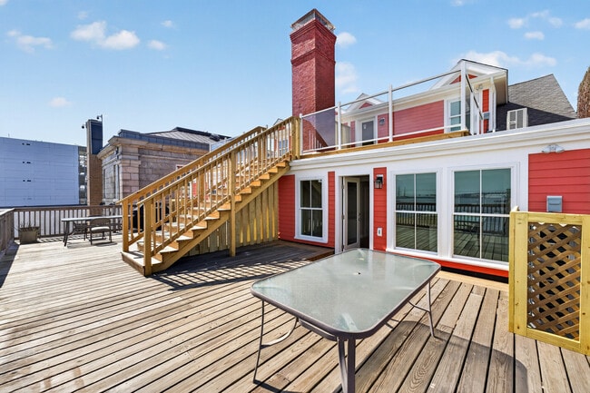 Photo - 138 Bank St