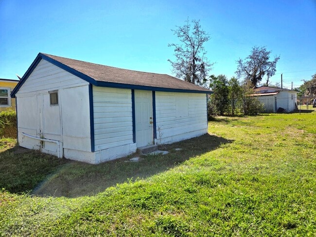 Photo - 2253 Golfview St