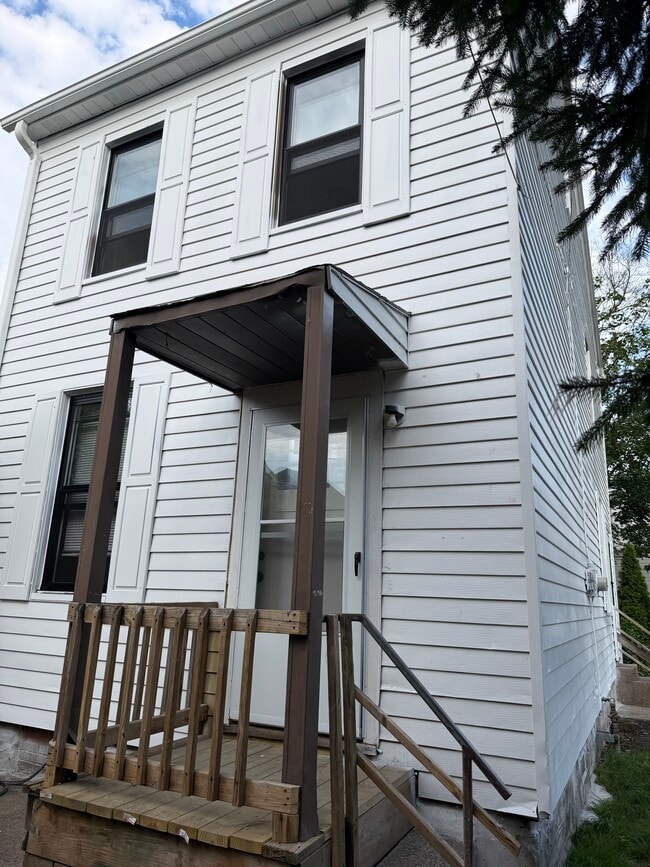 Building Photo - 209 21st St