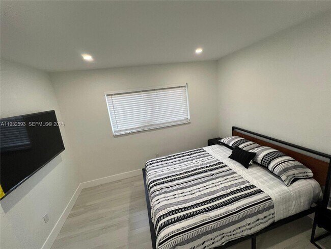 Photo - 1910 Thomas St Unit 1-2