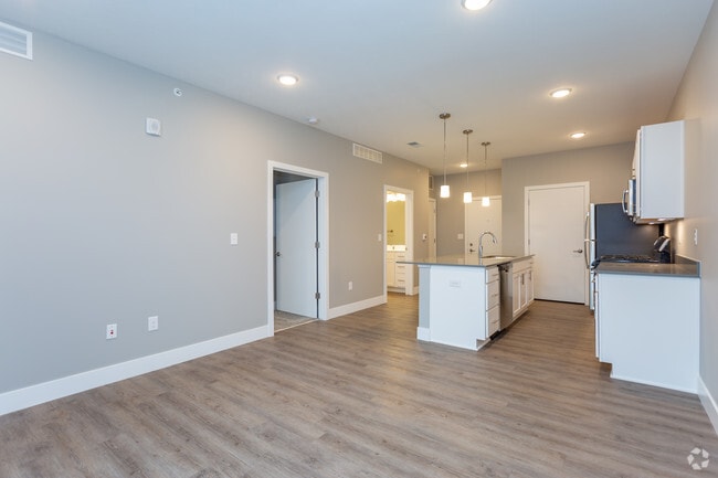 1 BR, 1 BA - 712 SF