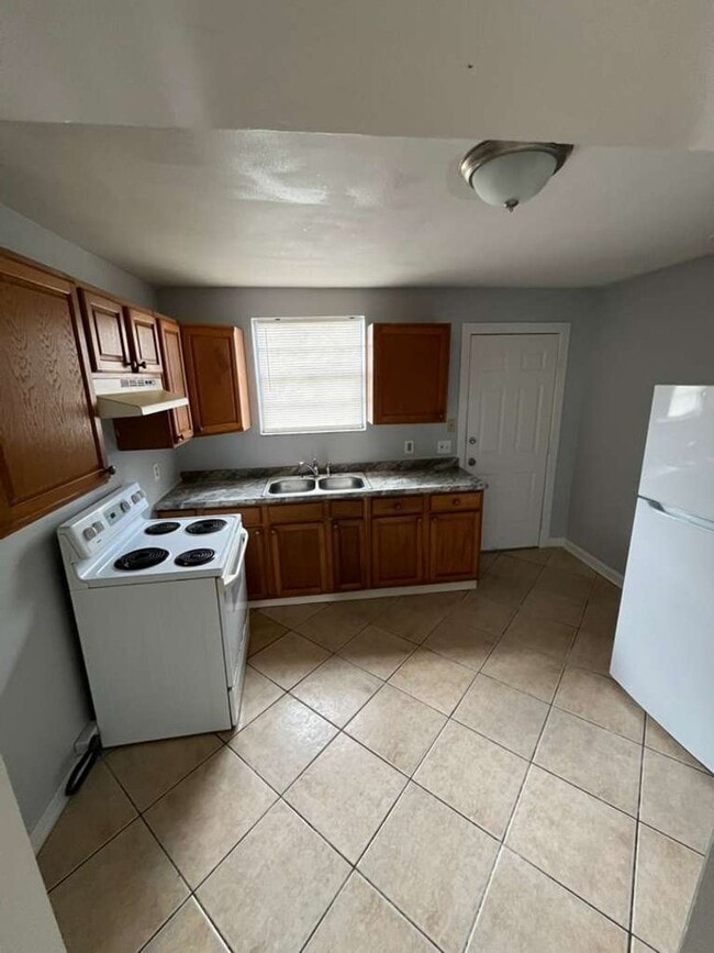 Photo - Beautiful 2 bedroom 1 bathroom Single Family House!