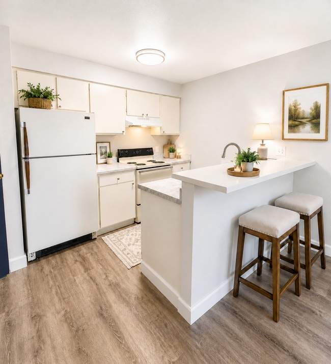 Building Photo - 3604 E Uintah St Unit B24