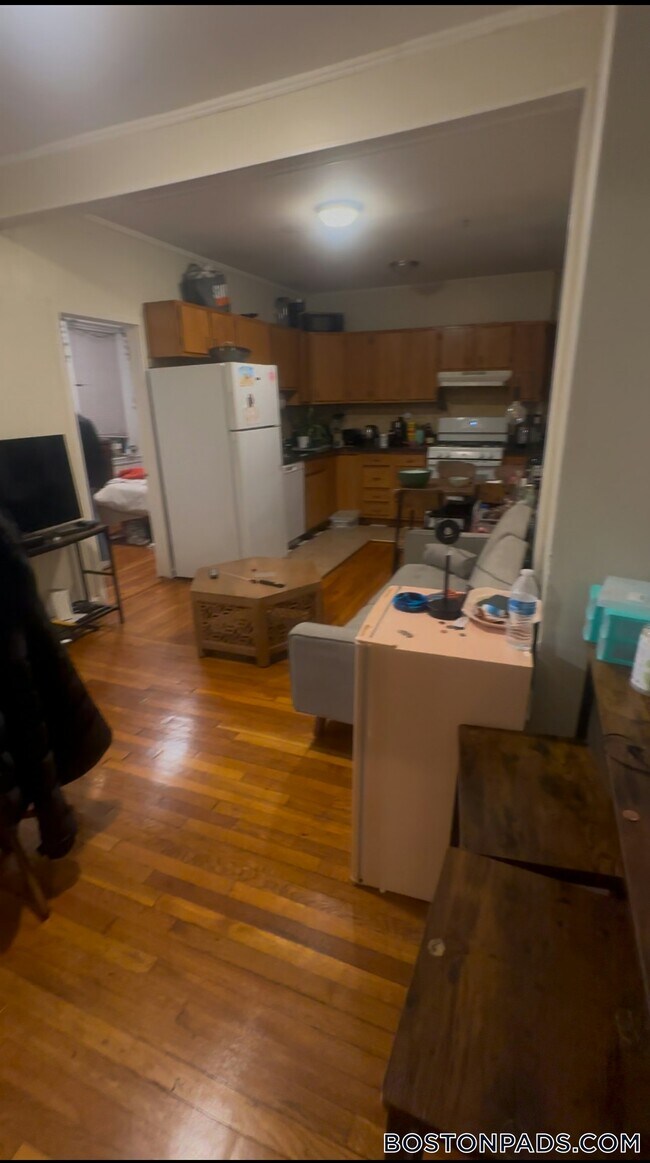 56 Queensberry St Unit 3