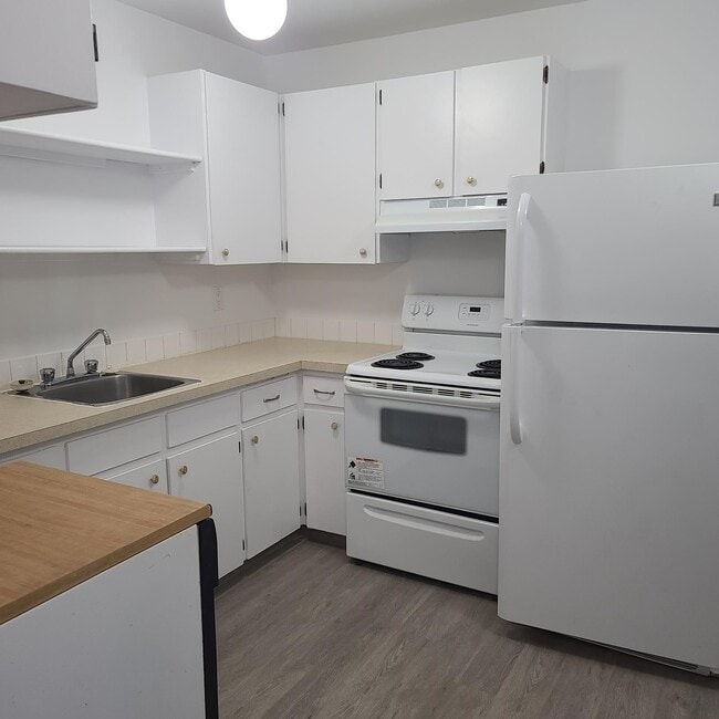 Photo - Townhouse in Dickensfield - 3 Bed 1.5 Bath Unit 161