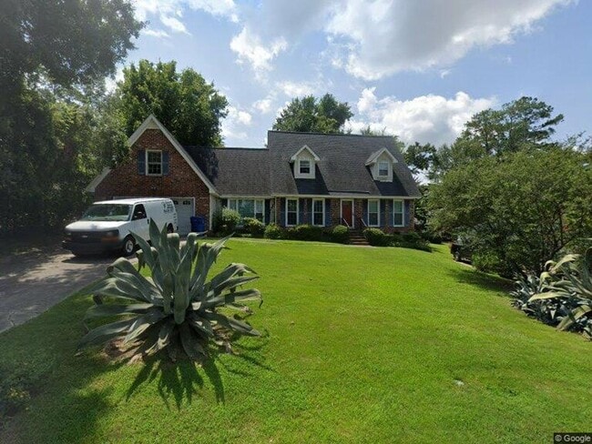 Building Photo - Beautiful 3-Bedroom 2 Bath With a Bonus room Rental