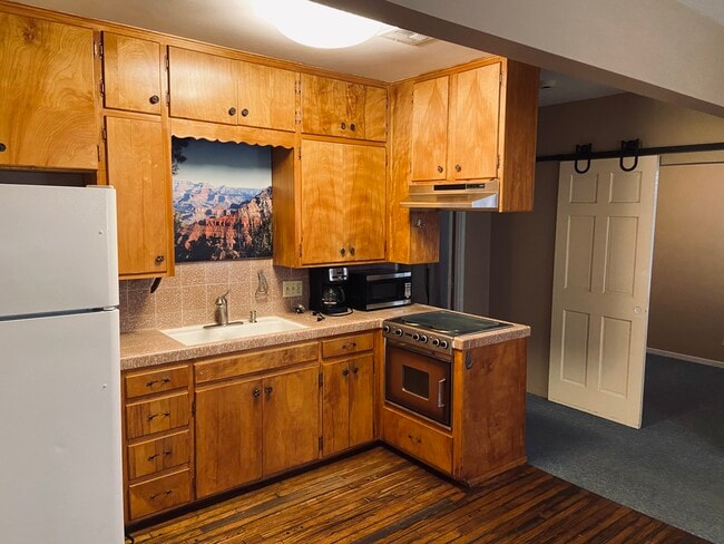 Building Photo - 2717 W Avenue K Unit Guest House