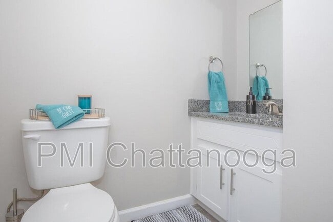 Photo - 985 Cross St