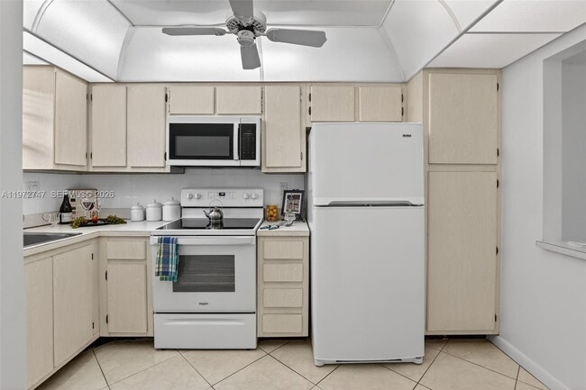 Photo - 3300 W Rolling Hills Cir Unit 302