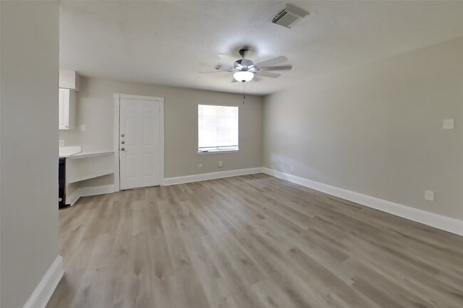 4427 Oakside Dr