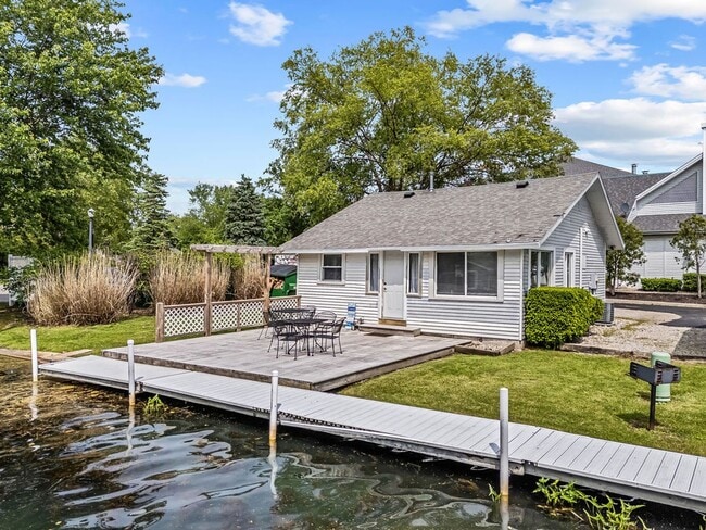 Building Photo - Off Season Rates at Lake Wawasee! Rental