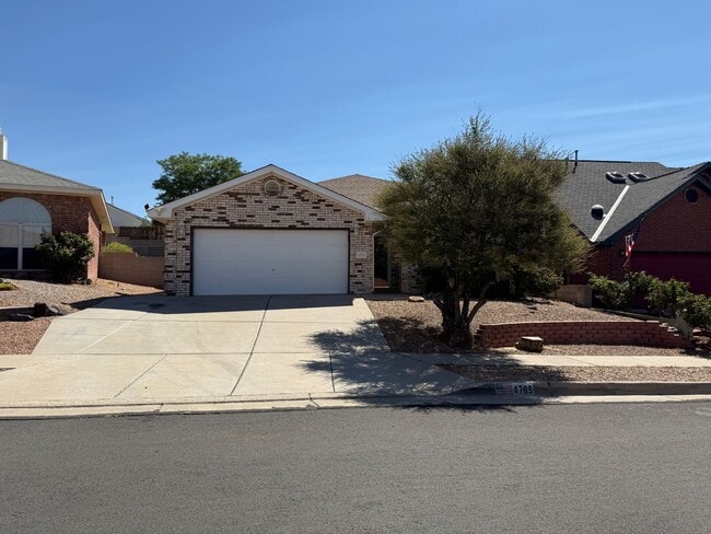 Building Photo - Nice, spacious 3 br, 2 Bath with major kit... Rental