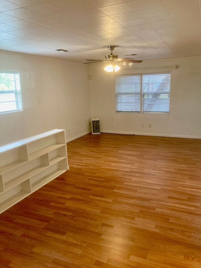 Photo - 6927 Avenue O