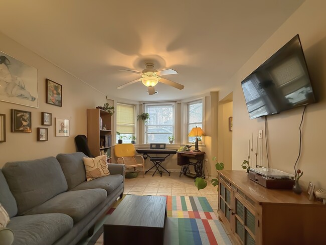 Photo - 3441 N Oakley Ave Unit G