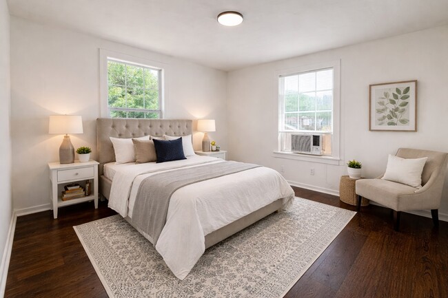 Photo - 209 W Alfred St