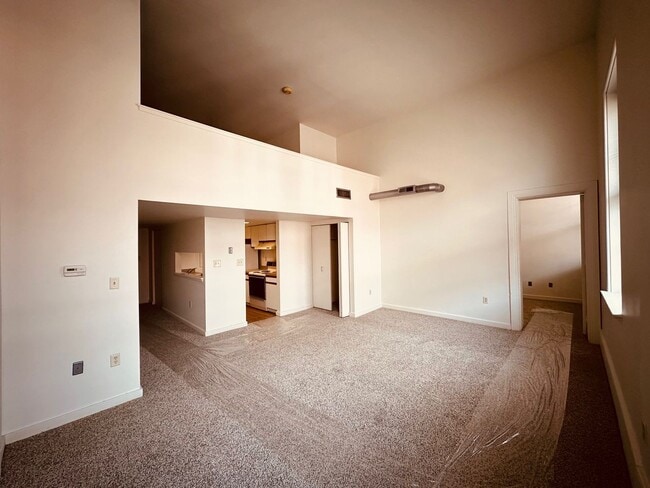 Building Photo - Washington Hall, Downtown Loft Apartment Unit 401