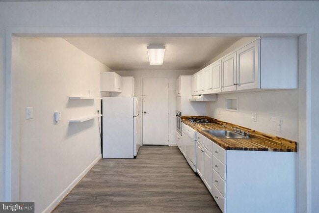 Building Photo - 10201 Grosvenor Pl Unit 716