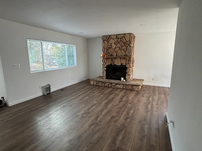 Photo - 118 W 8th Ave