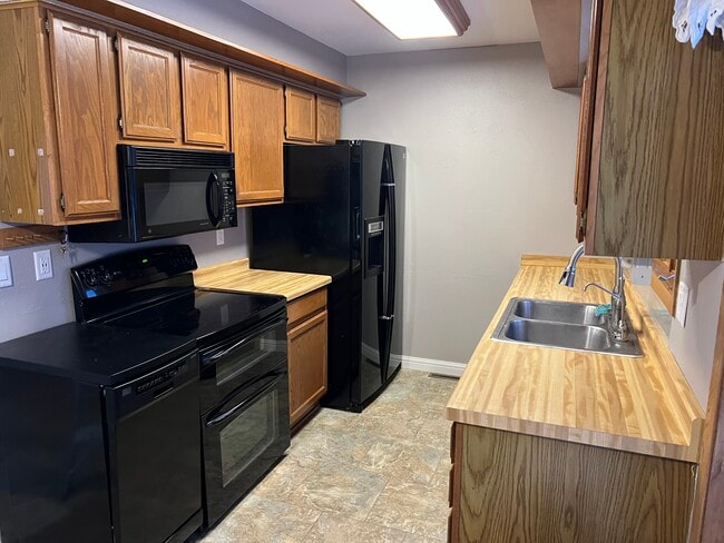 Cocina - 12599 S White Potato Lake Rd