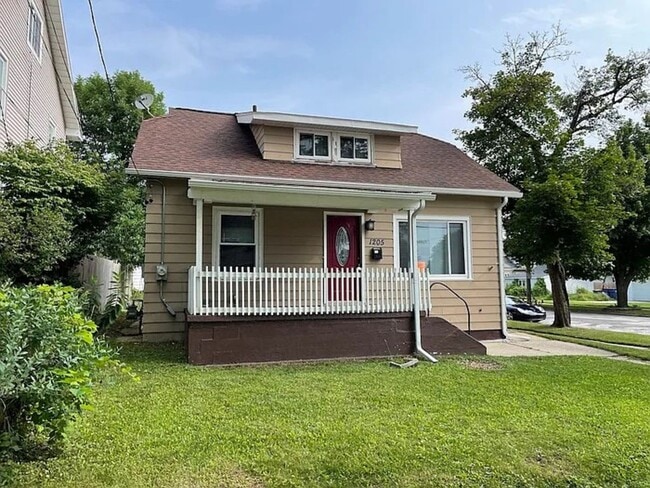 Photo - 1205 Dayton St SW