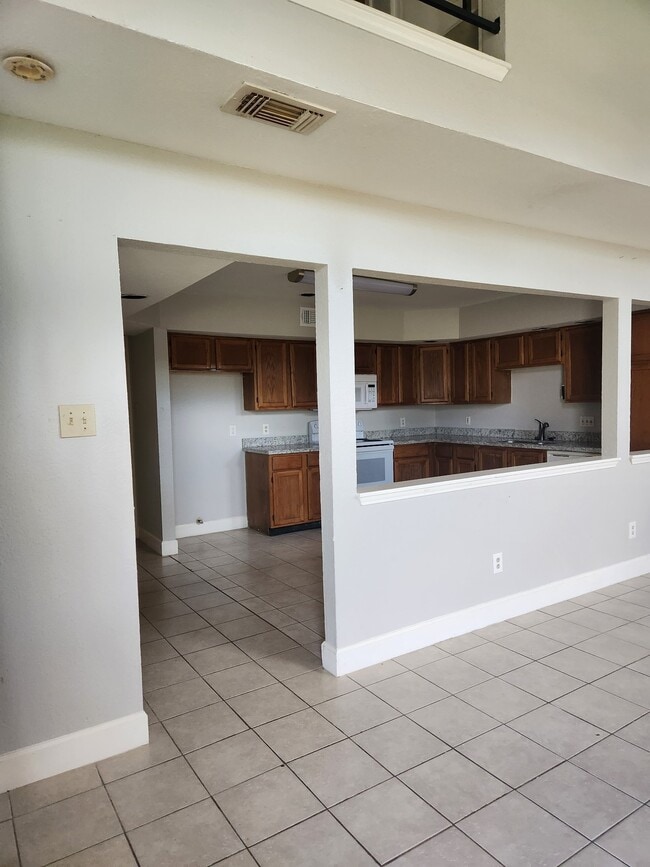 Building Photo - 3002 Gilmar Dr