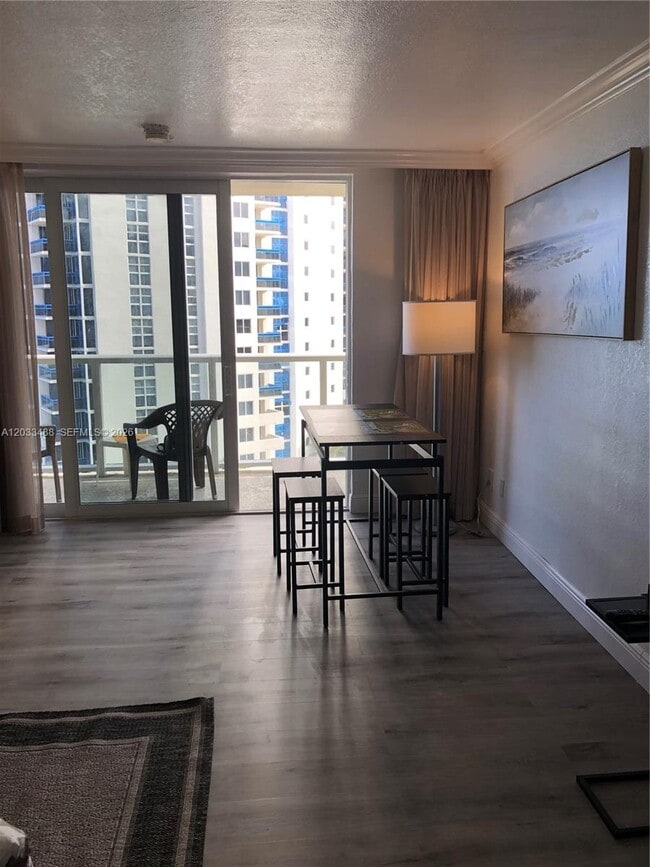 Building Photo - 19201 Collins Ave Unit 806