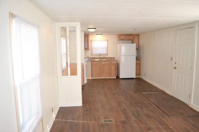 Photo - 553 Patton St