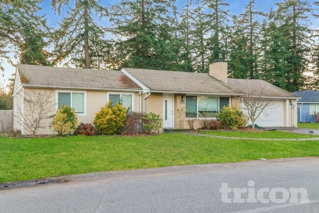 Building Photo - 9022 Lorraine Ave S