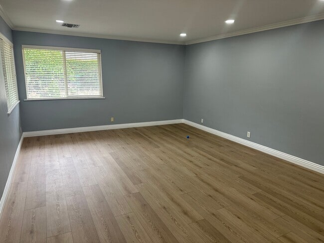 Photo - 1050 W La Deney Dr