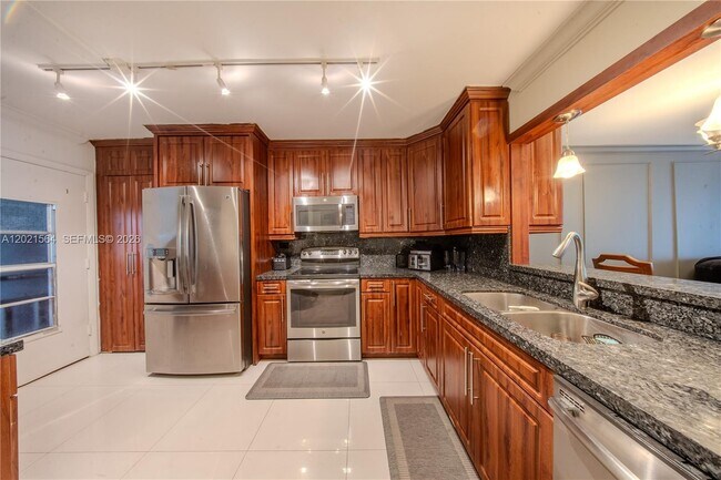 1660 NE 191st St Unit 410-1