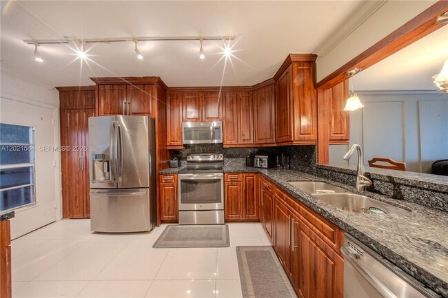 Photo - 1660 NE 191st St Unidad 410-1