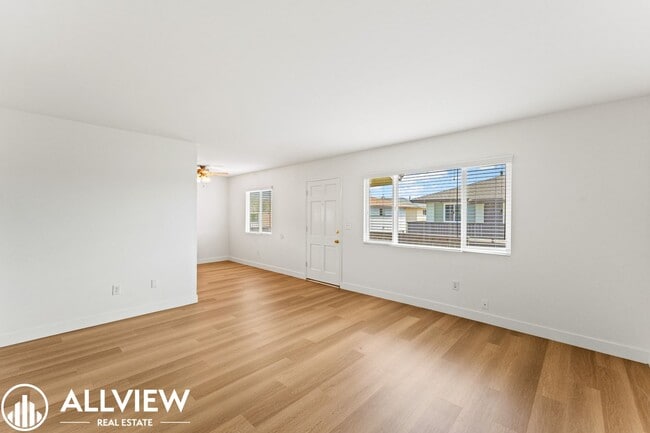 Photo - 16682 Bartlett Ln Unidad 4