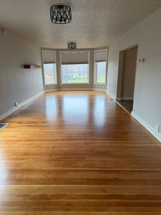 Photo - 5 bedroom house next to park