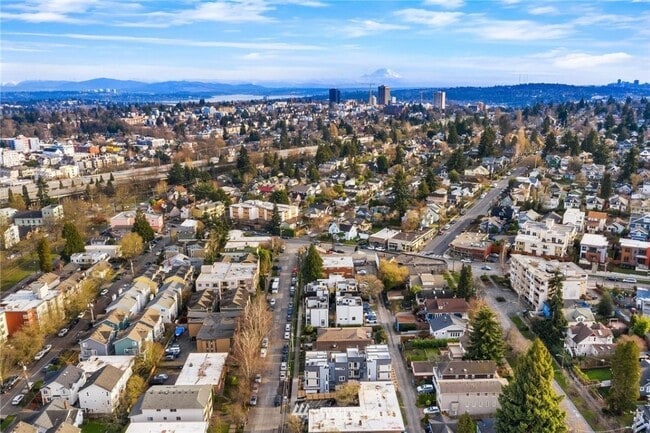 Photo - 2Bd/1.75Ba Seattle Townhouse