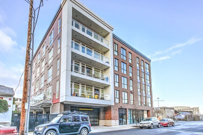 Building Photo - Spacious, Sophisticated, & Stylish Slabtow... Unit 307 Rental