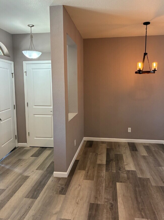 Photo - Beautiful Lake Oasis with 3 Bedrooms and 3 Bathrooms!