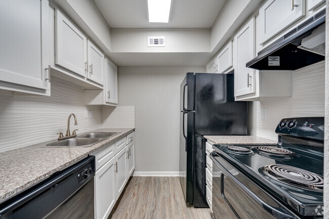 2BR, 1BA - 870SF - Reserve at 63 Sixty Three