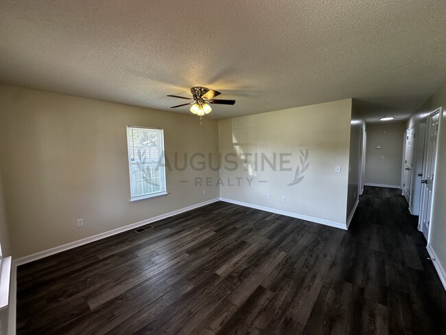 6 St Luke Ct